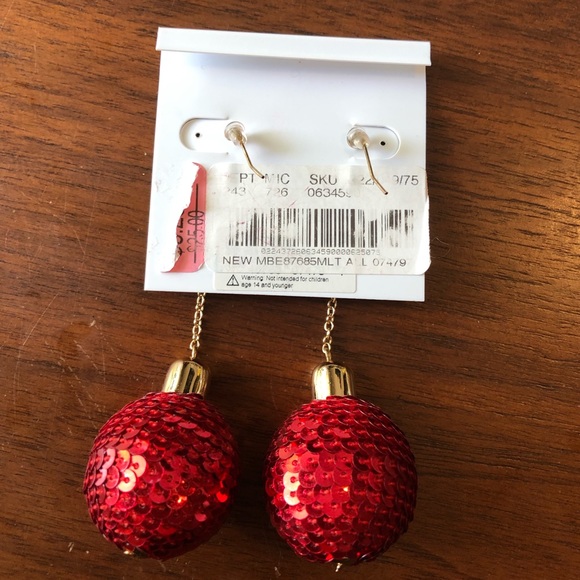 Earring - Picture 2 of 5